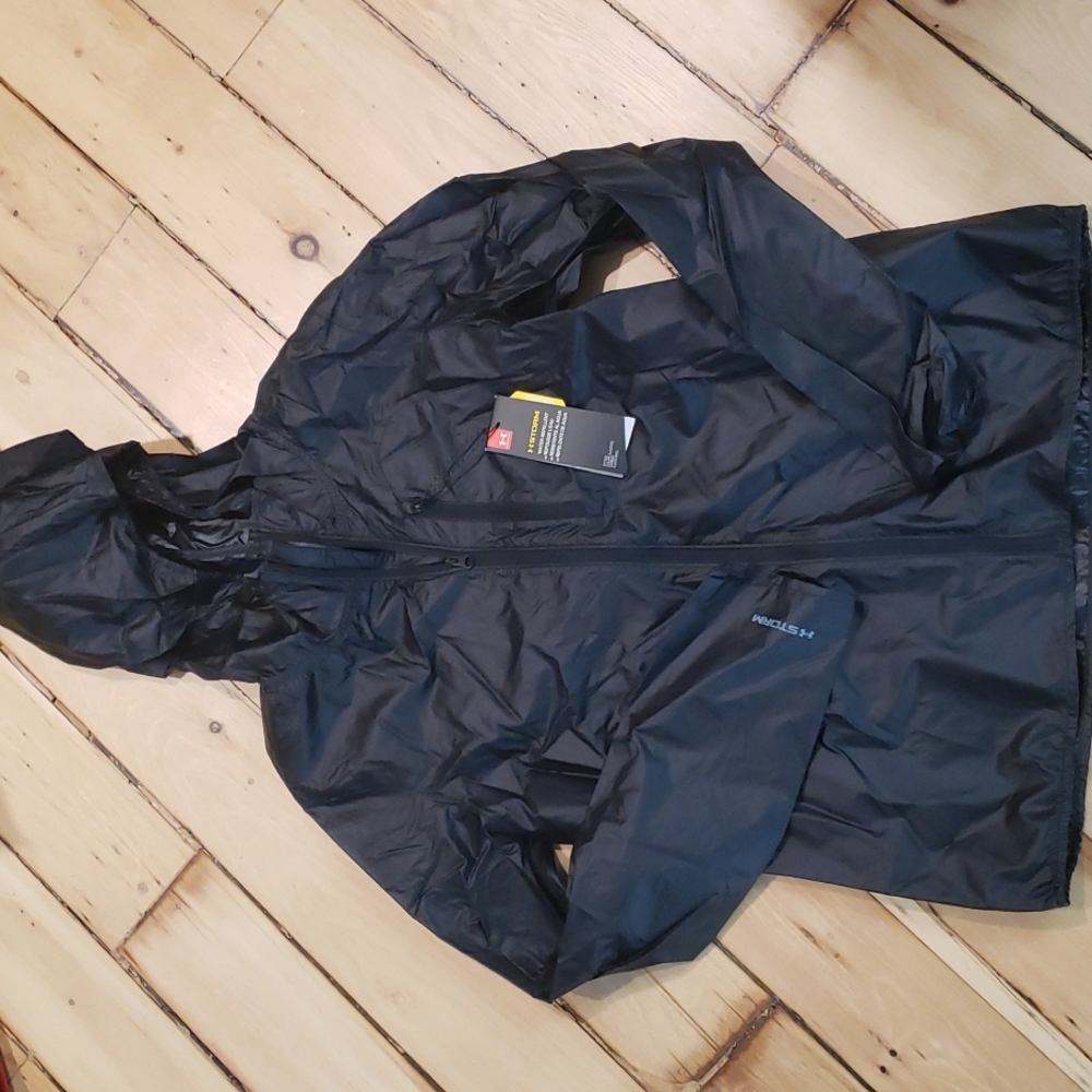 Under Armour fitted windbreaker